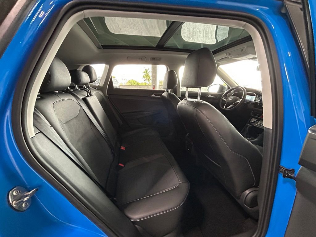 Used 2025 Volkswagen Taos SE image 40