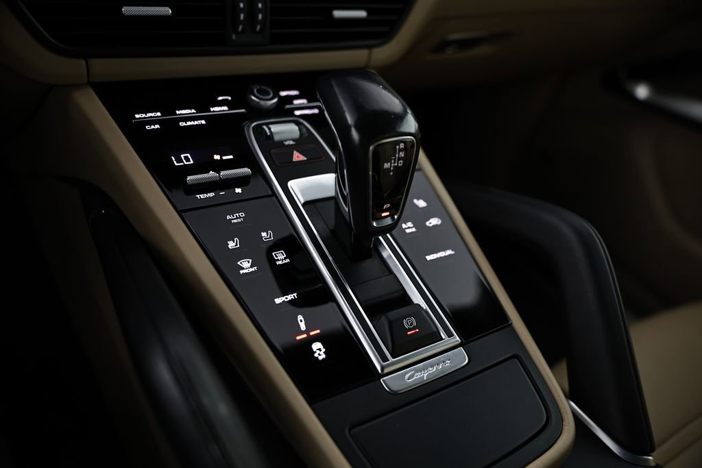 Certified 2022 Porsche Cayenne Turbo AWD/4WD image 41