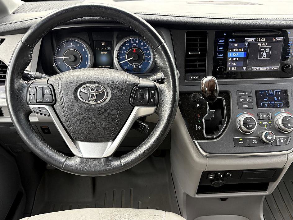Used 2016 Toyota Sienna XLE image 18