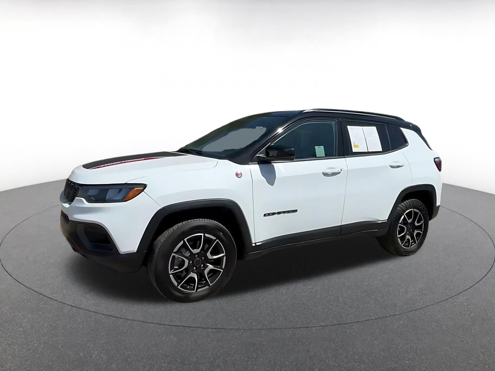 Used 2025 Jeep Compass Trailhawk AWD/4WD image 7