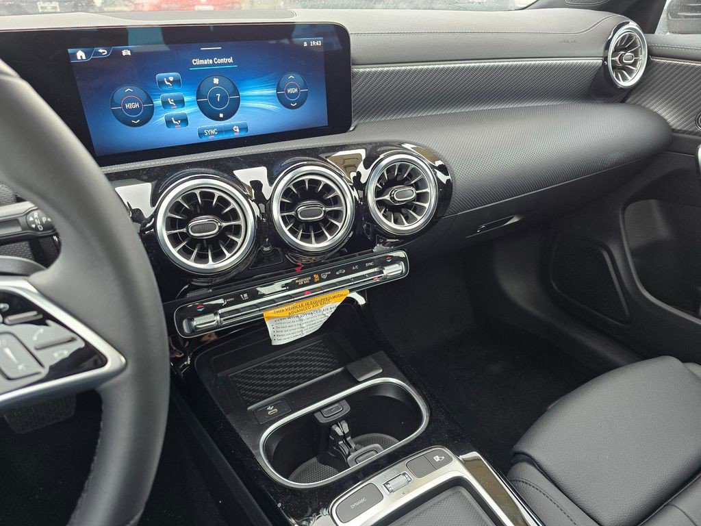 Used 2025 Mercedes-Benz CLA 250 4MATIC image 26