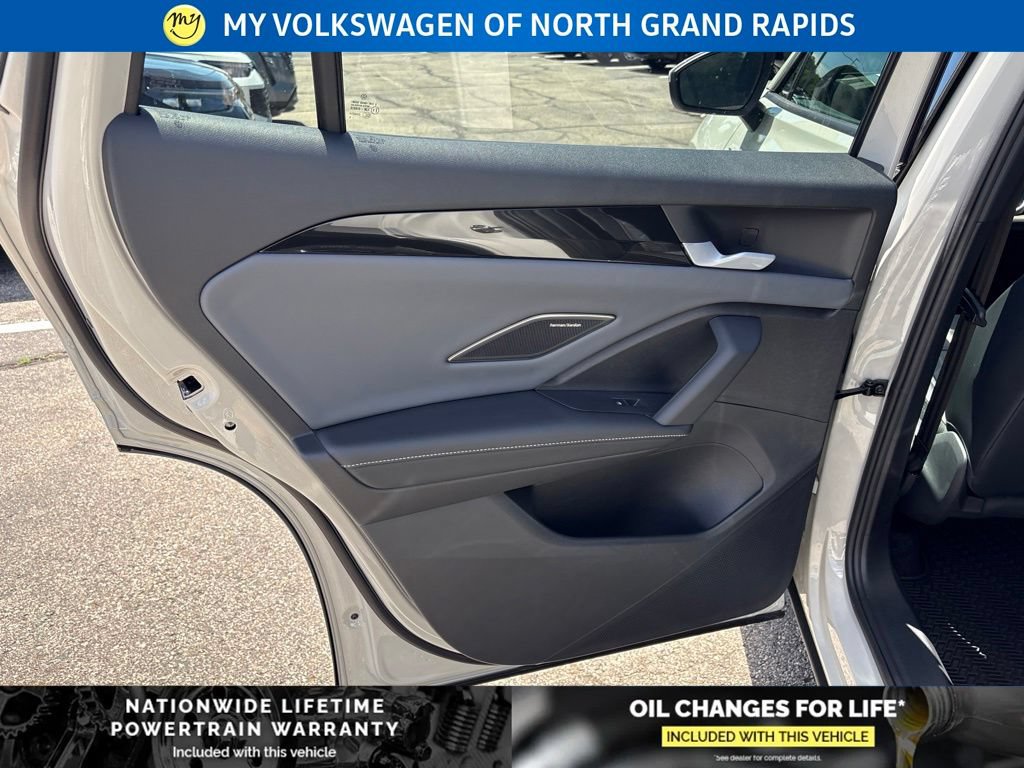 New 2026 Volkswagen Tiguan SEL R-Line AWD/4WD image 12