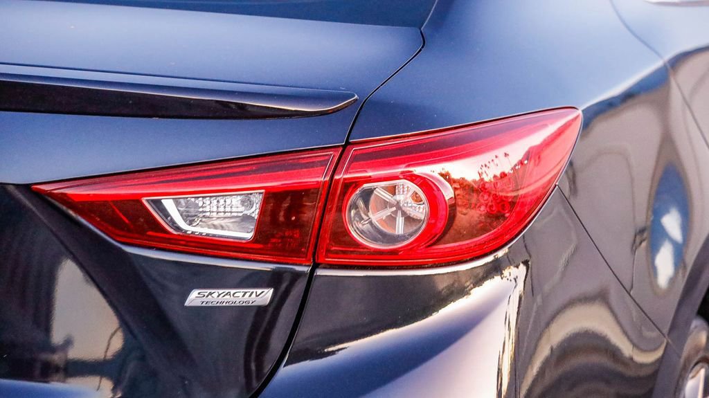 Used 2018 MAZDA MAZDA3 Grand Touring w/ Premium Equipment Package image 10