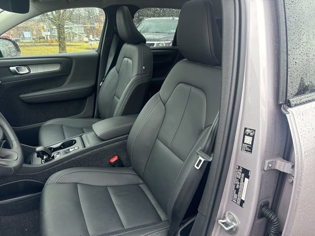 Used 2026 Volvo XC40 B5 Core w/ Climate Package image 9