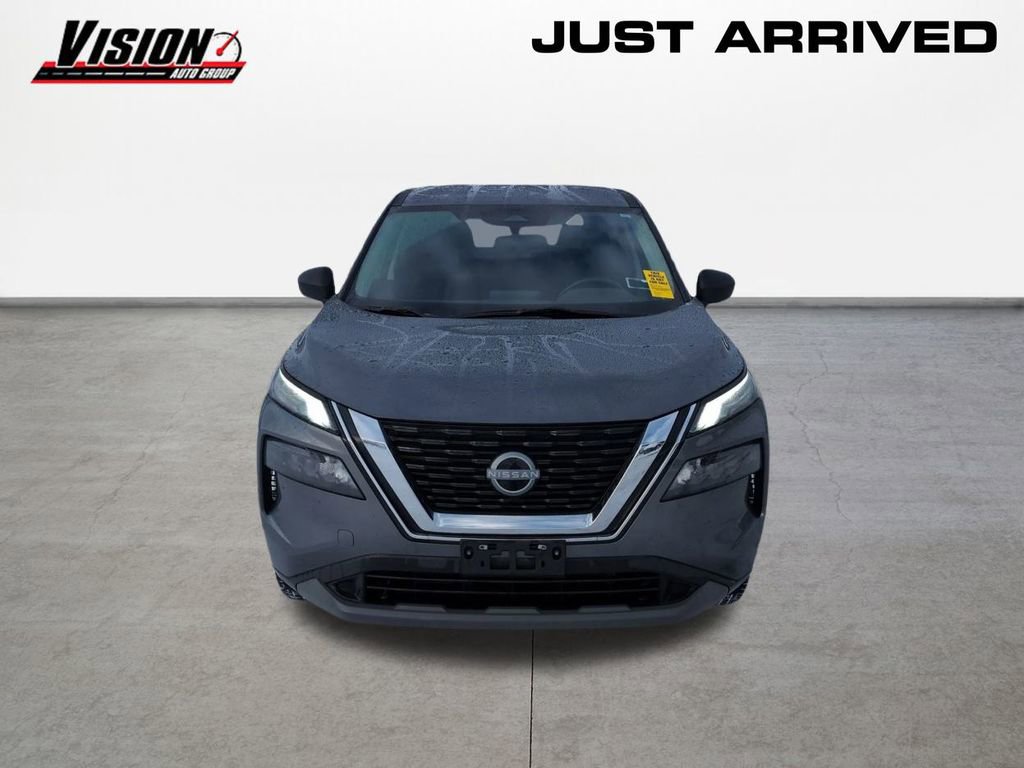Used 2023 Nissan Rogue S image 2