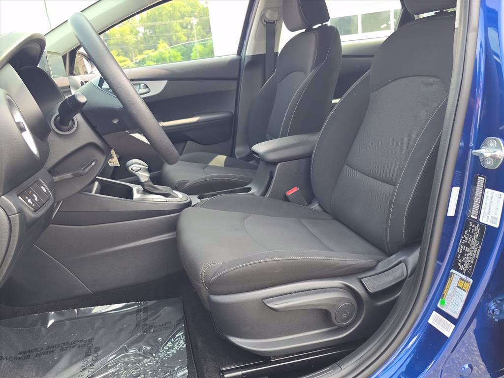 Used 2024 Kia Forte LXS w/ LXS Technology Package FWD image 17