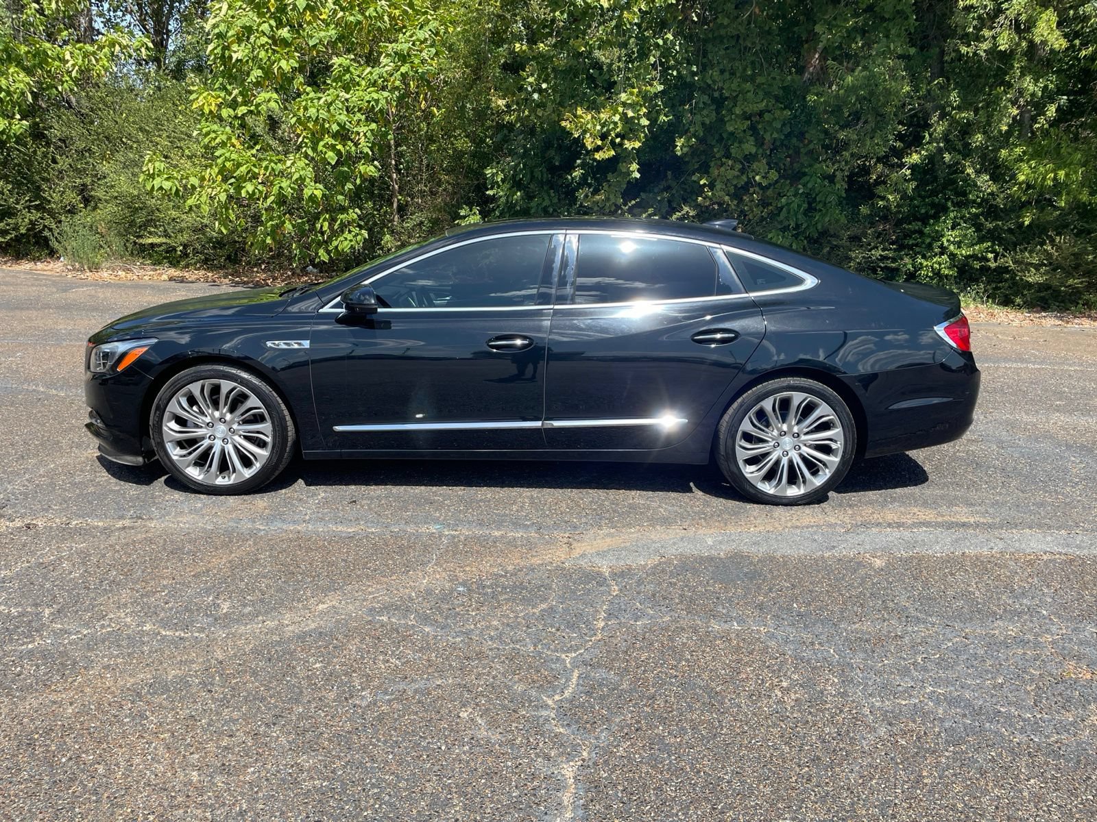 Used 2017 Buick LaCrosse Essence w/ Sun and Shade Package FWD image 2