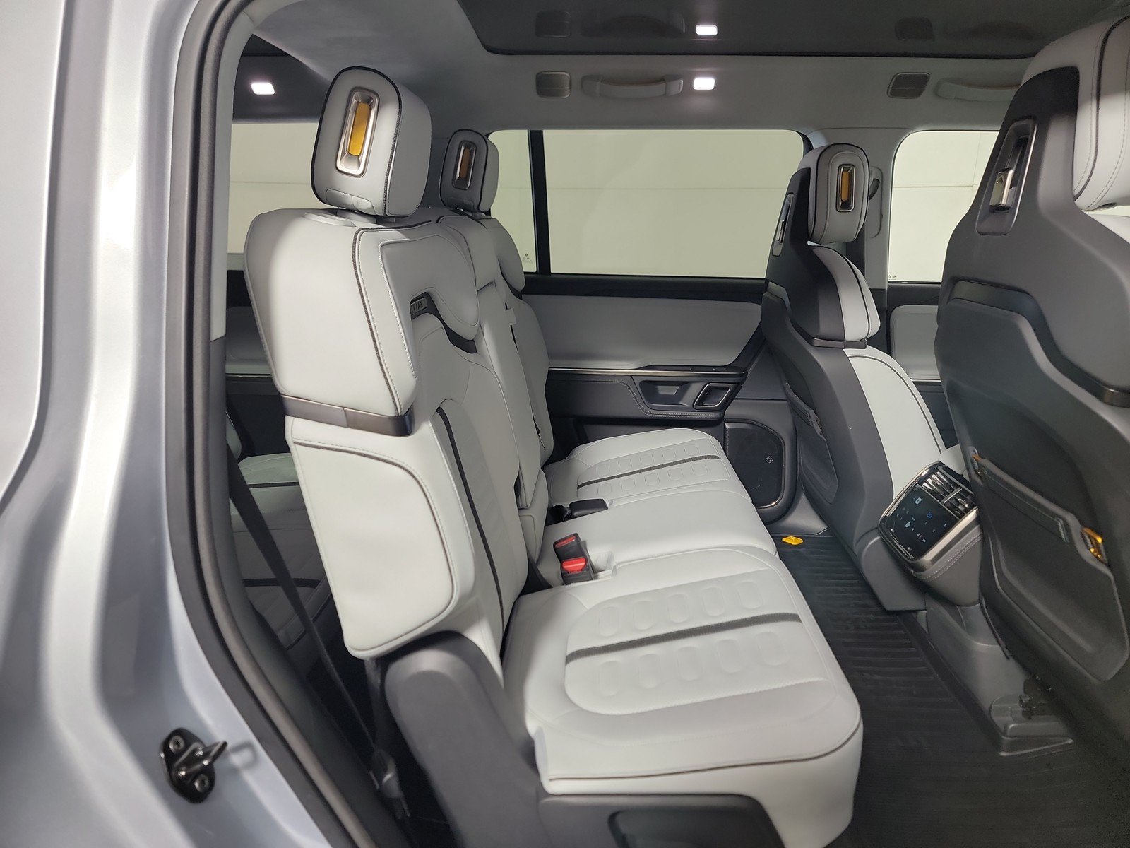 Used 2023 Rivian R1S Adventure AWD/4WD image 23