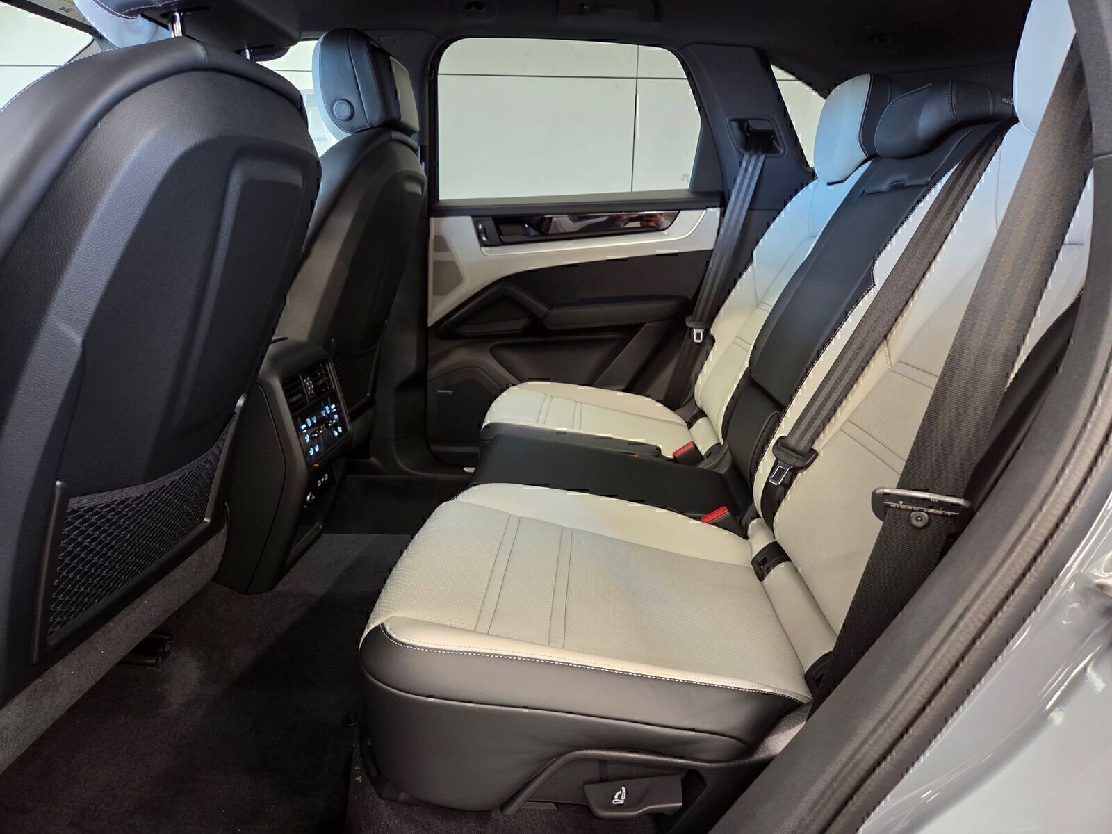 Certified 2026 Porsche Cayenne AWD/4WD image 11