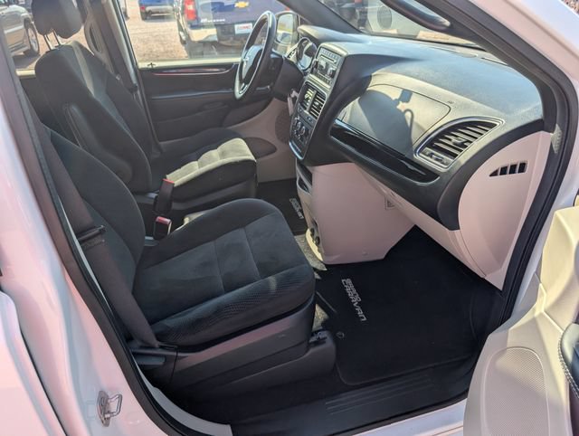 Used 2016 Dodge Grand Caravan SE FWD image 29