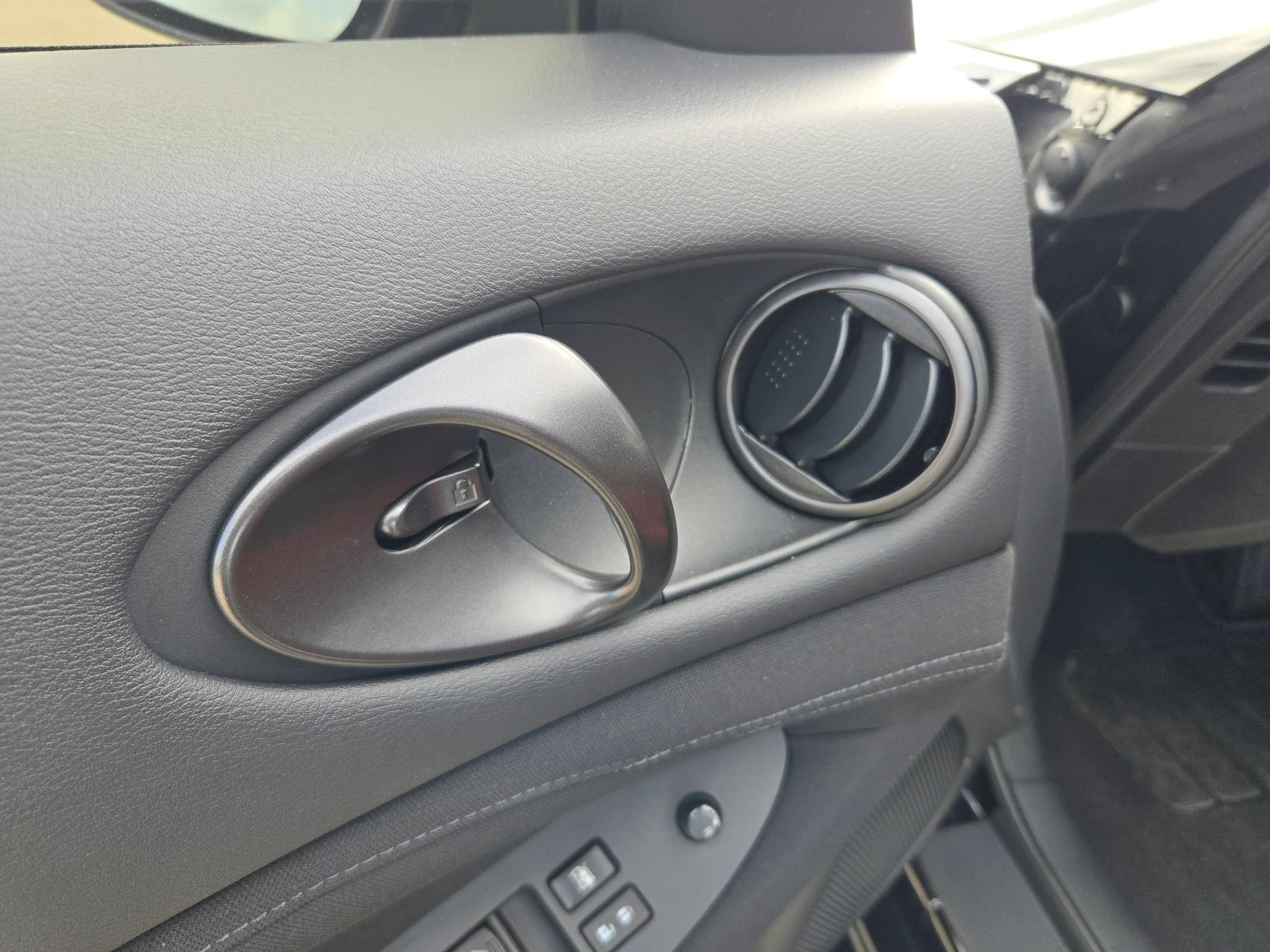 Used 2025 Nissan Z Sport w/ Floor Mat Package RWD image 13