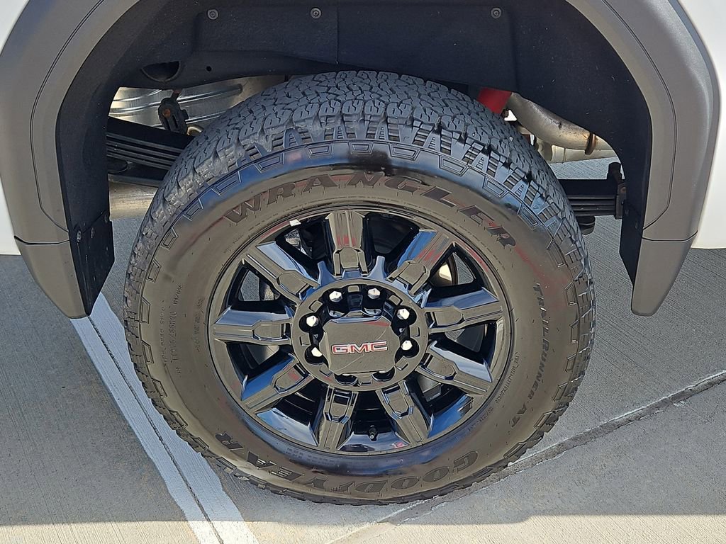 Used 2025 GMC Sierra 2500 AT4 image 10