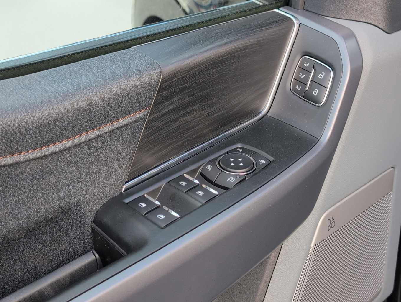 New 2025 Ford F150 Lariat w/ Equipment Group 502A High image 6