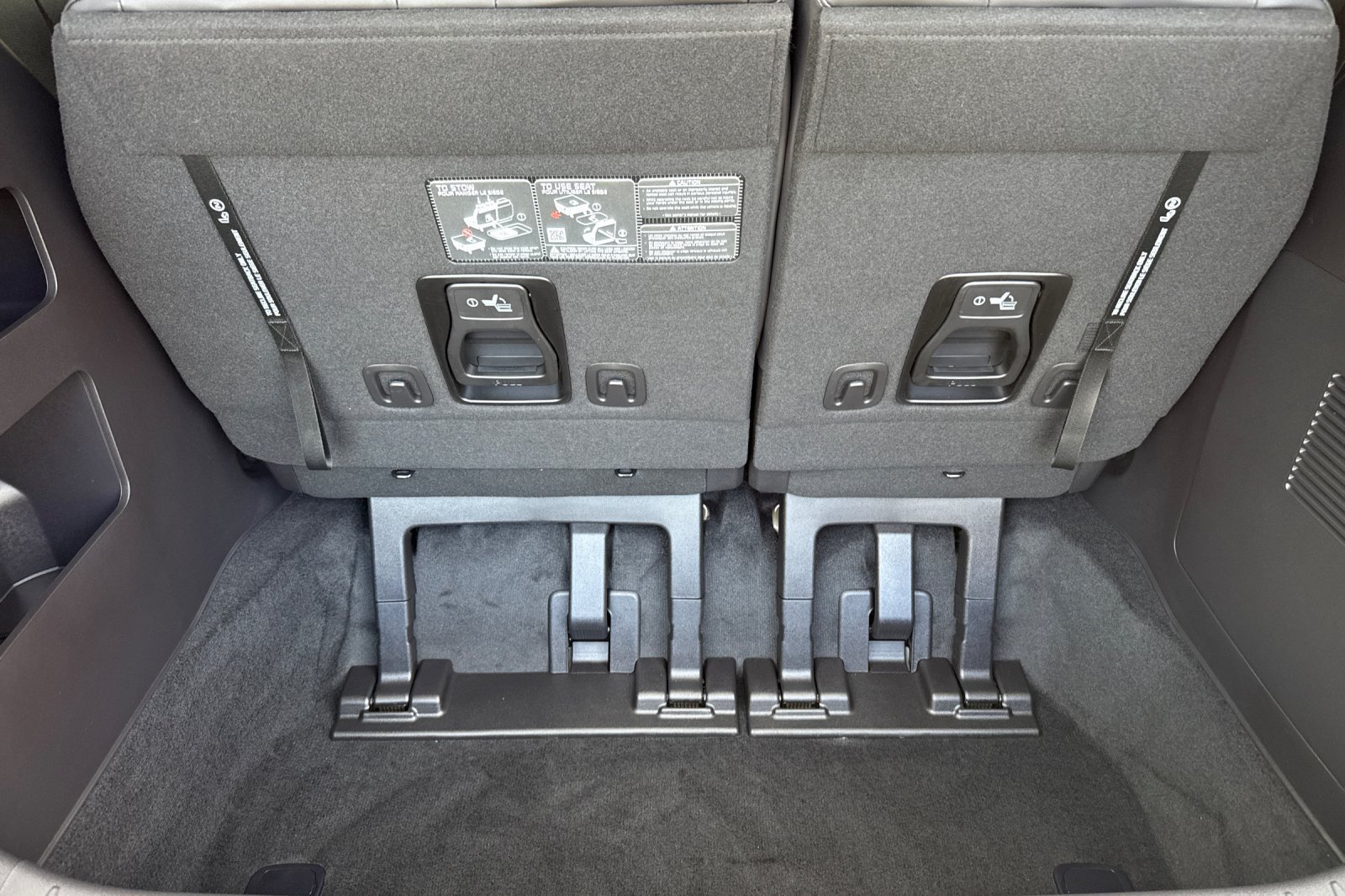 Used 2026 Kia Carnival EX FWD image 16