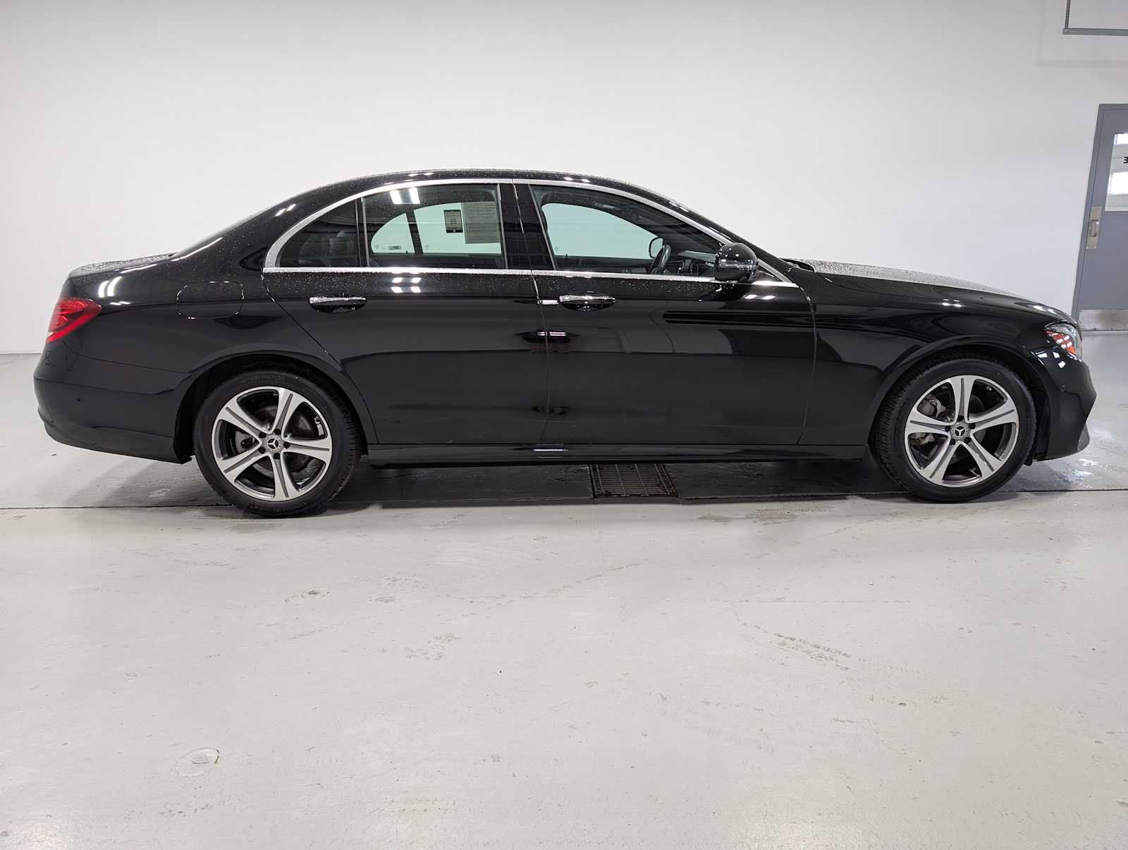 Certified 2019 Mercedes-Benz E 300 4MATIC image 7