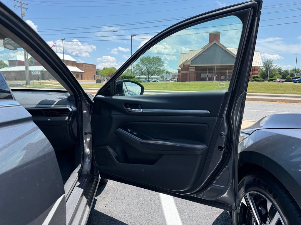 Used 2024 Nissan Altima 2.5 SR FWD image 17