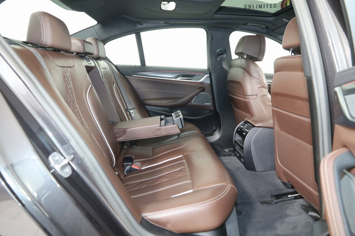 Used 2023 BMW M550i xDrive image 15