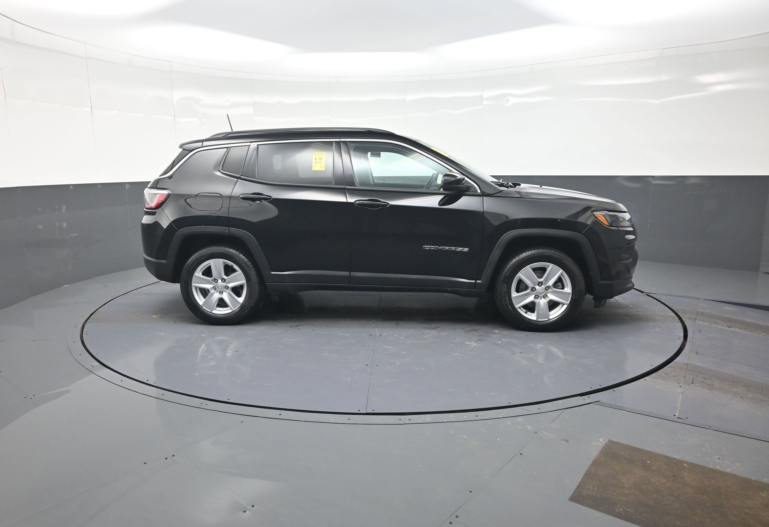 Used 2022 Jeep Compass Latitude w/ Convenience Group image 2