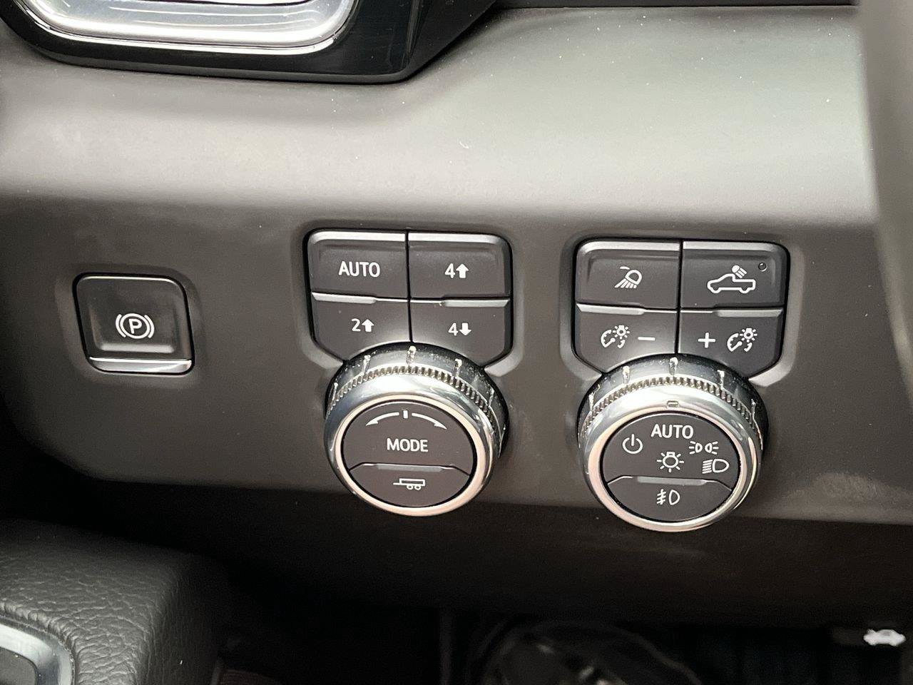 Used 2025 GMC Sierra 2500 Denali w/ Denali Reserve Package AWD/4WD image 19