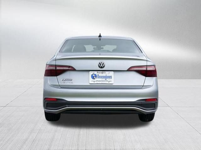 Used 2022 Volkswagen Jetta Sport FWD image 4