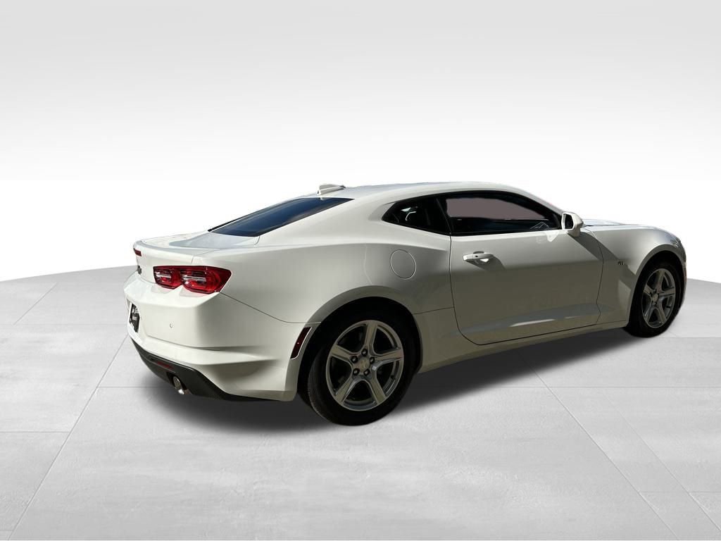 Used 2024 Chevrolet Camaro LT RWD image 5