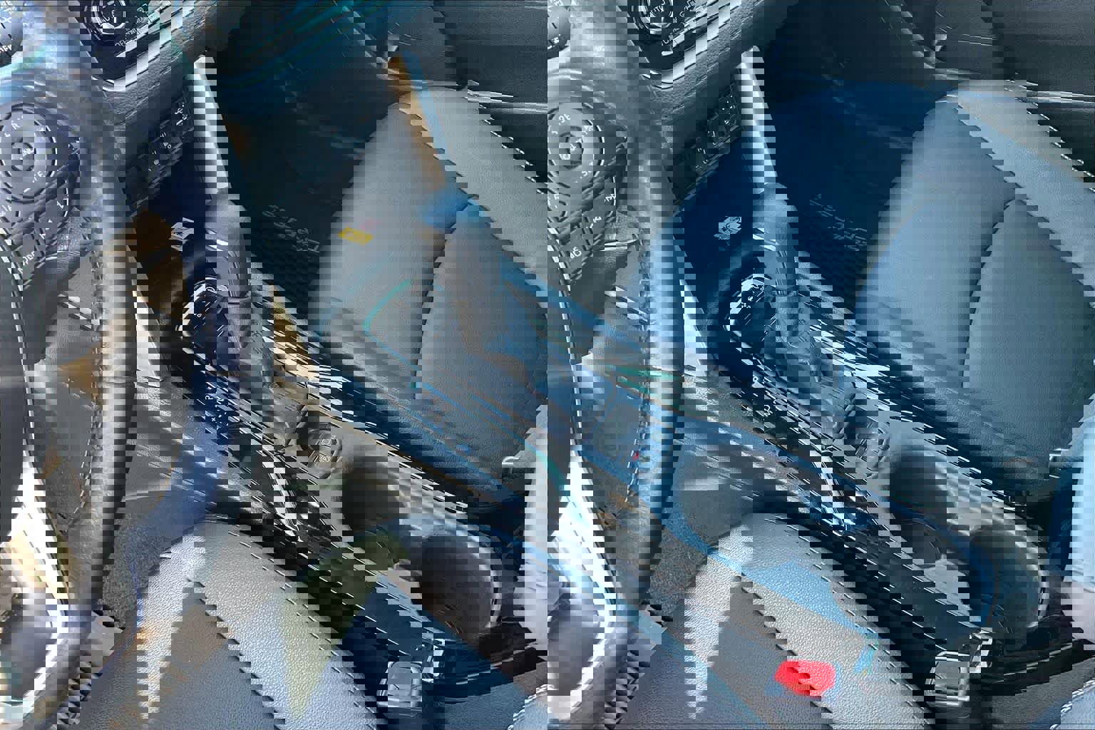 Used 2022 Toyota Corolla Cross XLE w/ Convenience Package image 16