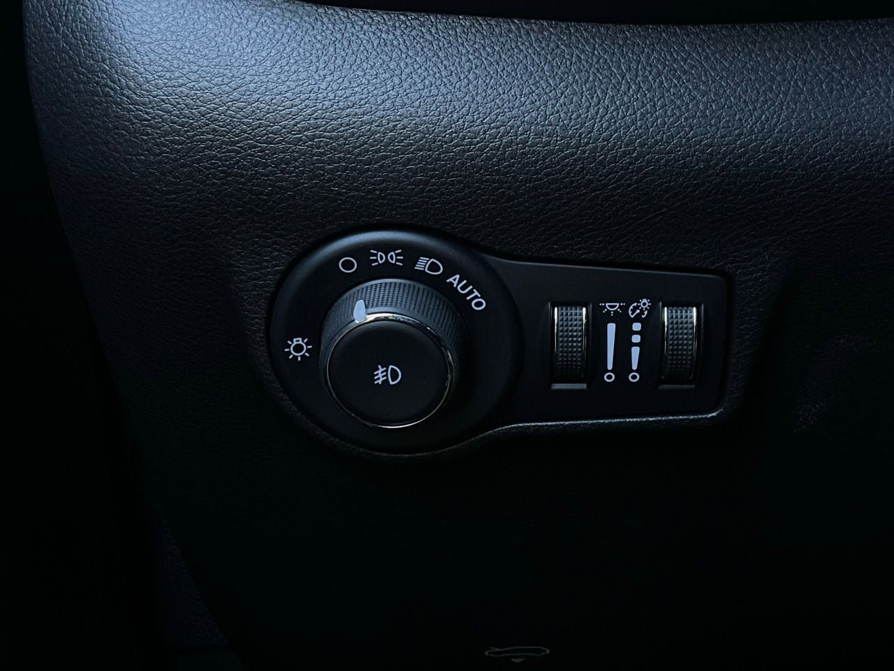 Used 2025 Jeep Compass Latitude AWD/4WD image 21
