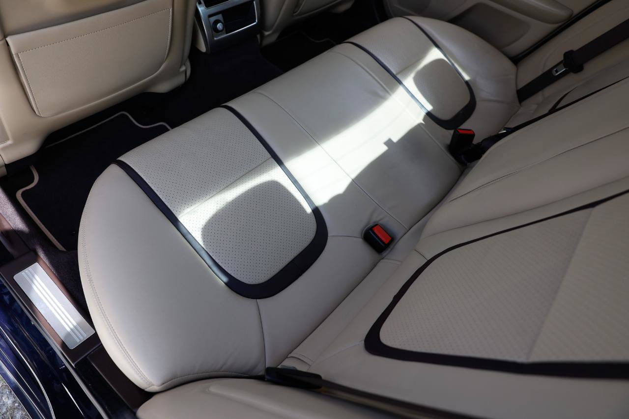 Used 2012 Jaguar XF Portfolio RWD image 10
