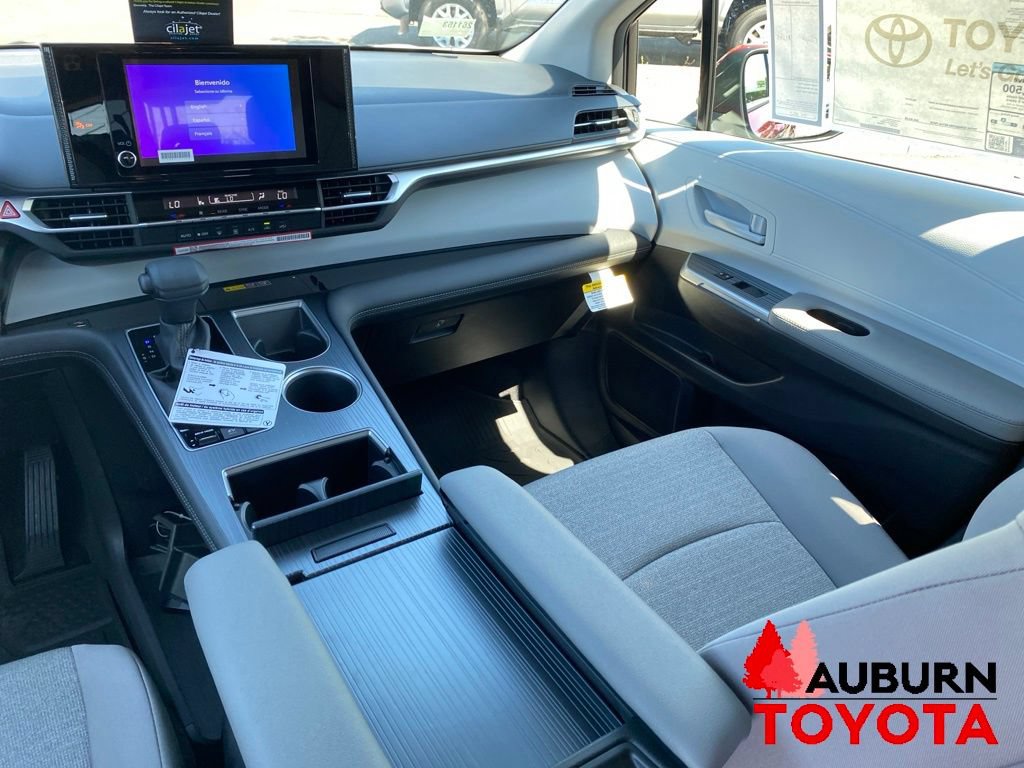 New 2026 Toyota Sienna LE FWD image 31