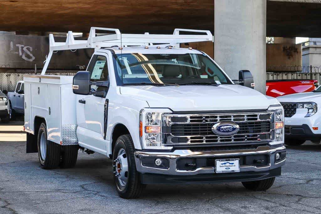 New 2026 Ford F350 XL w/ XL Chrome Package image 3