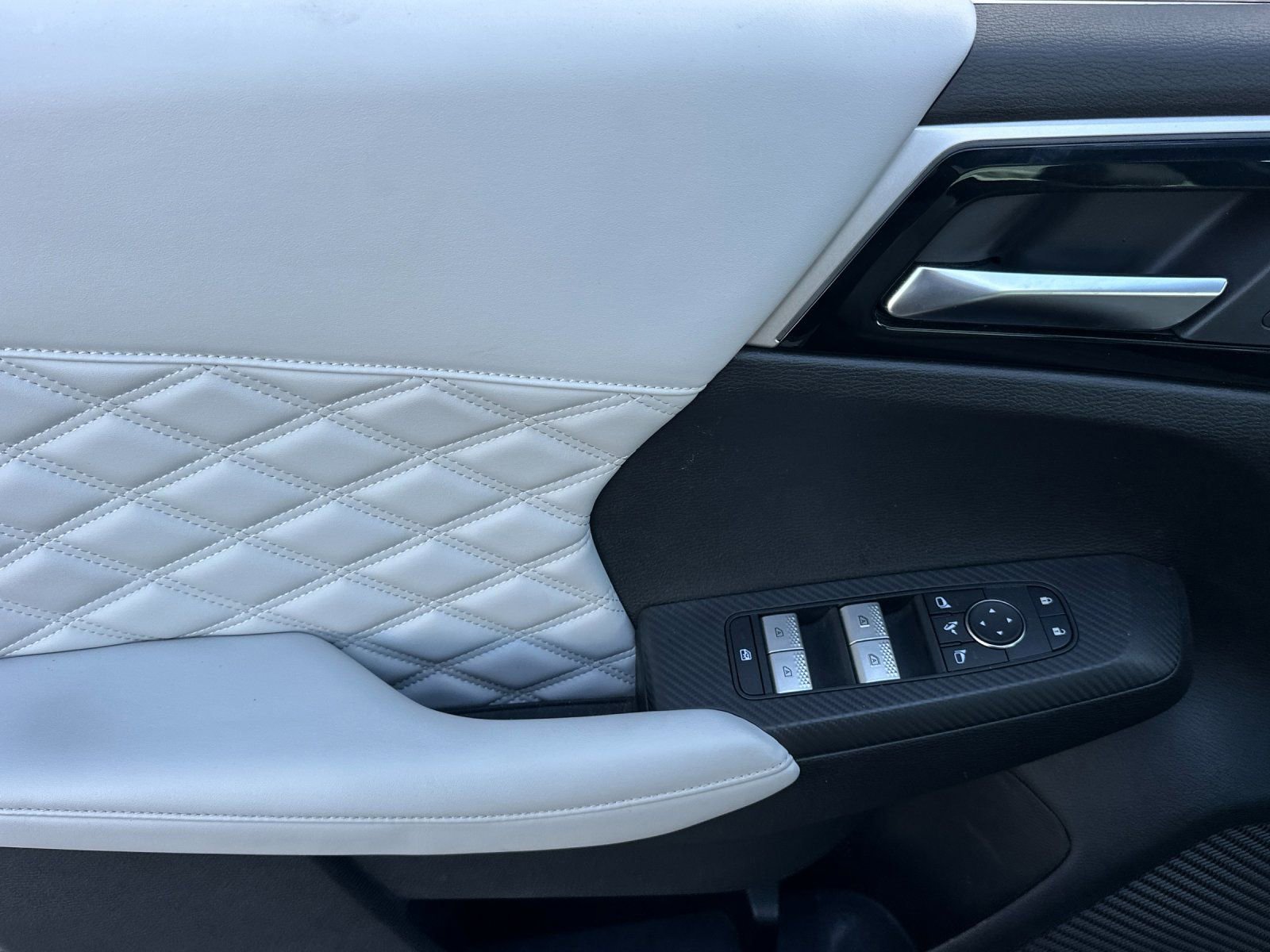 Used 2023 Mitsubishi Outlander AWD image 10