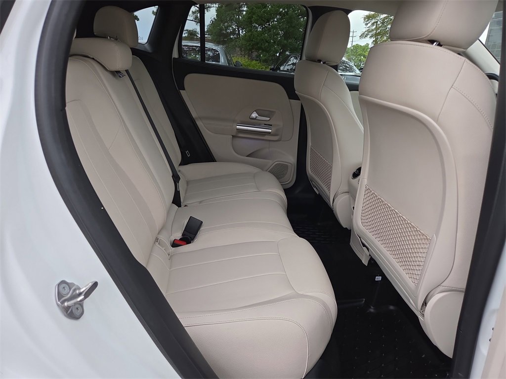 Certified 2022 Mercedes-Benz GLA 250 4MATIC image 15