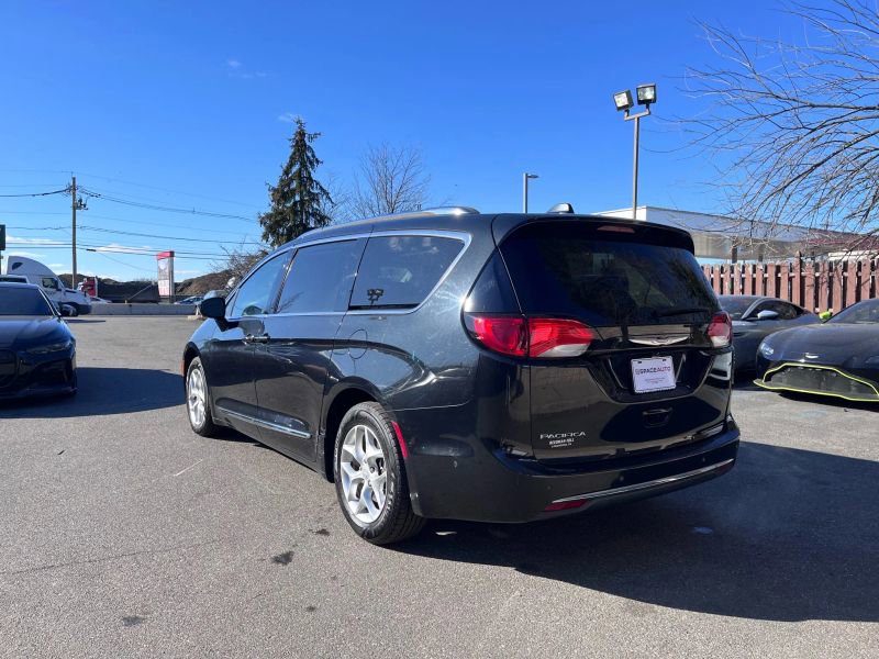 Used 2018 Chrysler Pacifica Touring-L Plus w/ Advanced Safetytec Group image 5