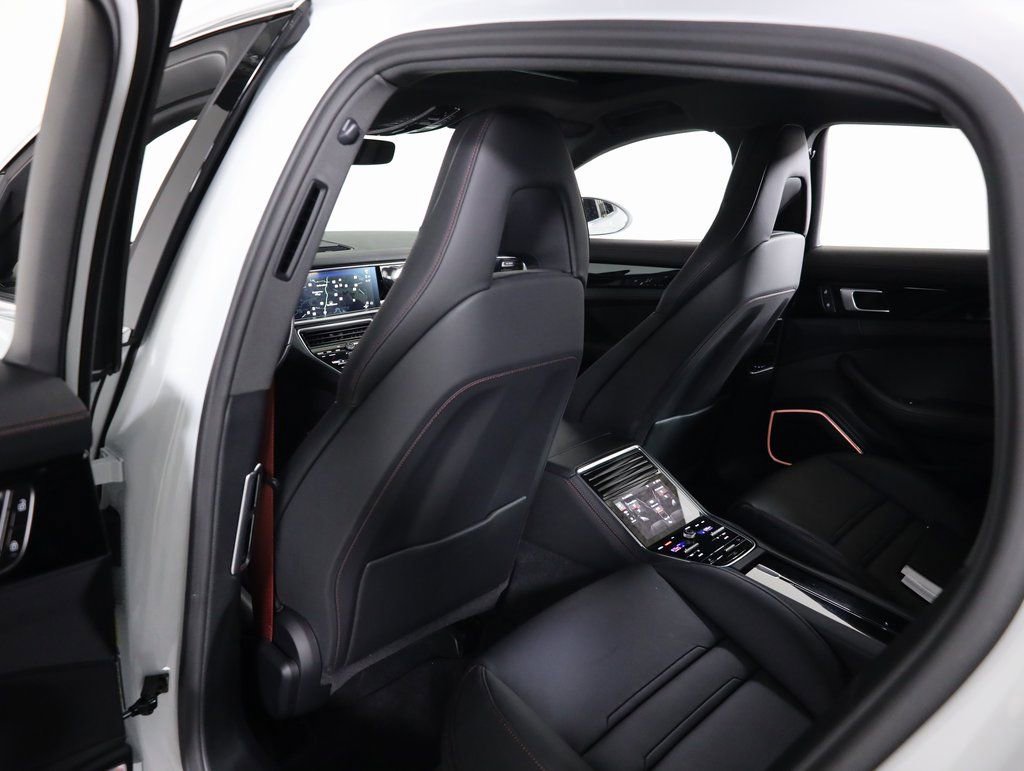 Used 2023 Porsche Panamera 4S image 33