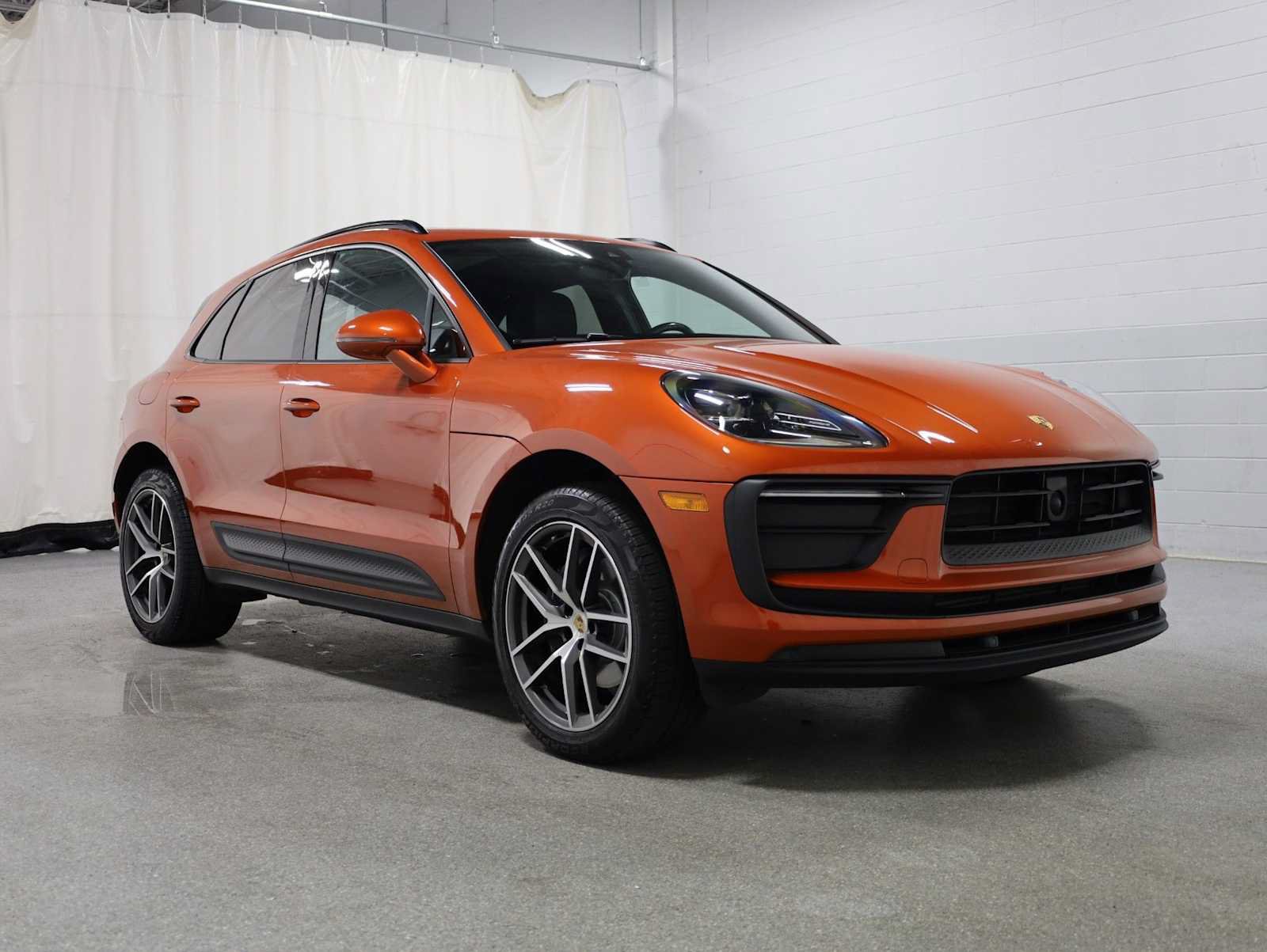 Certified 2022 Porsche Macan AWD/4WD image 13