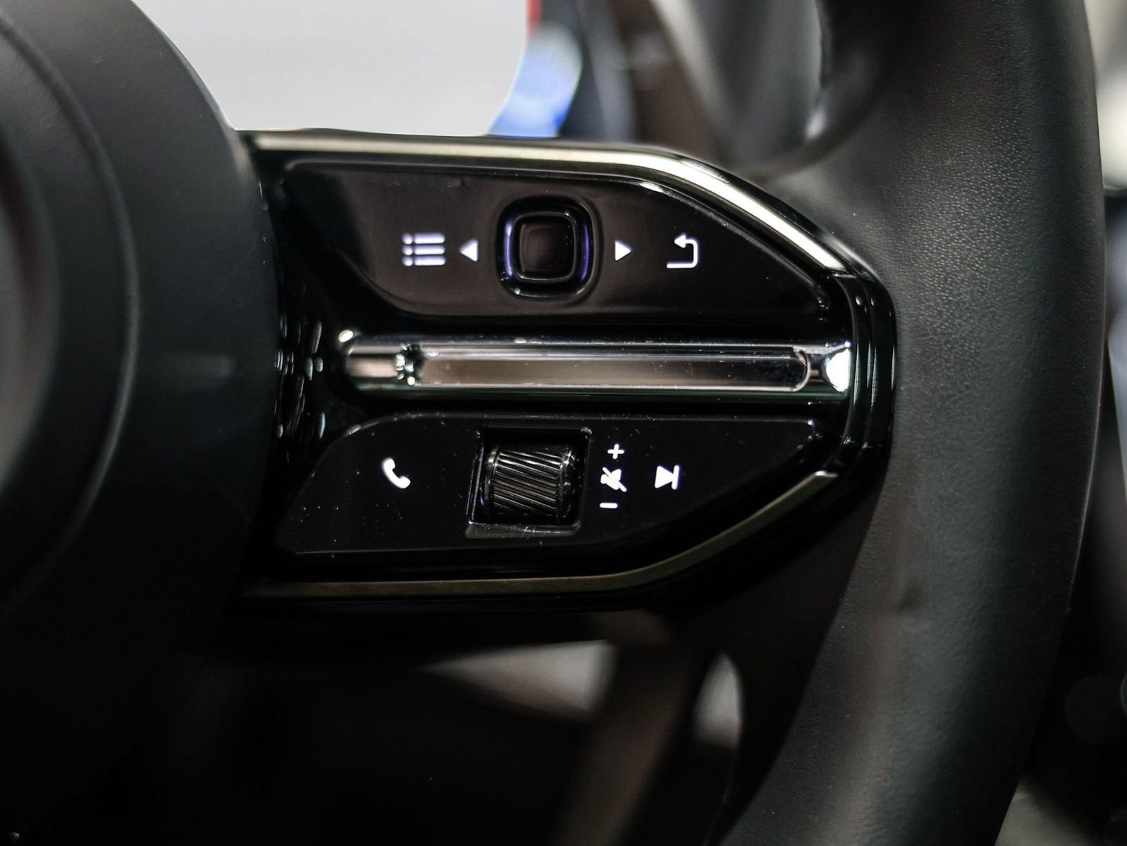 Used 2025 Aston Martin DBX 707 image 37