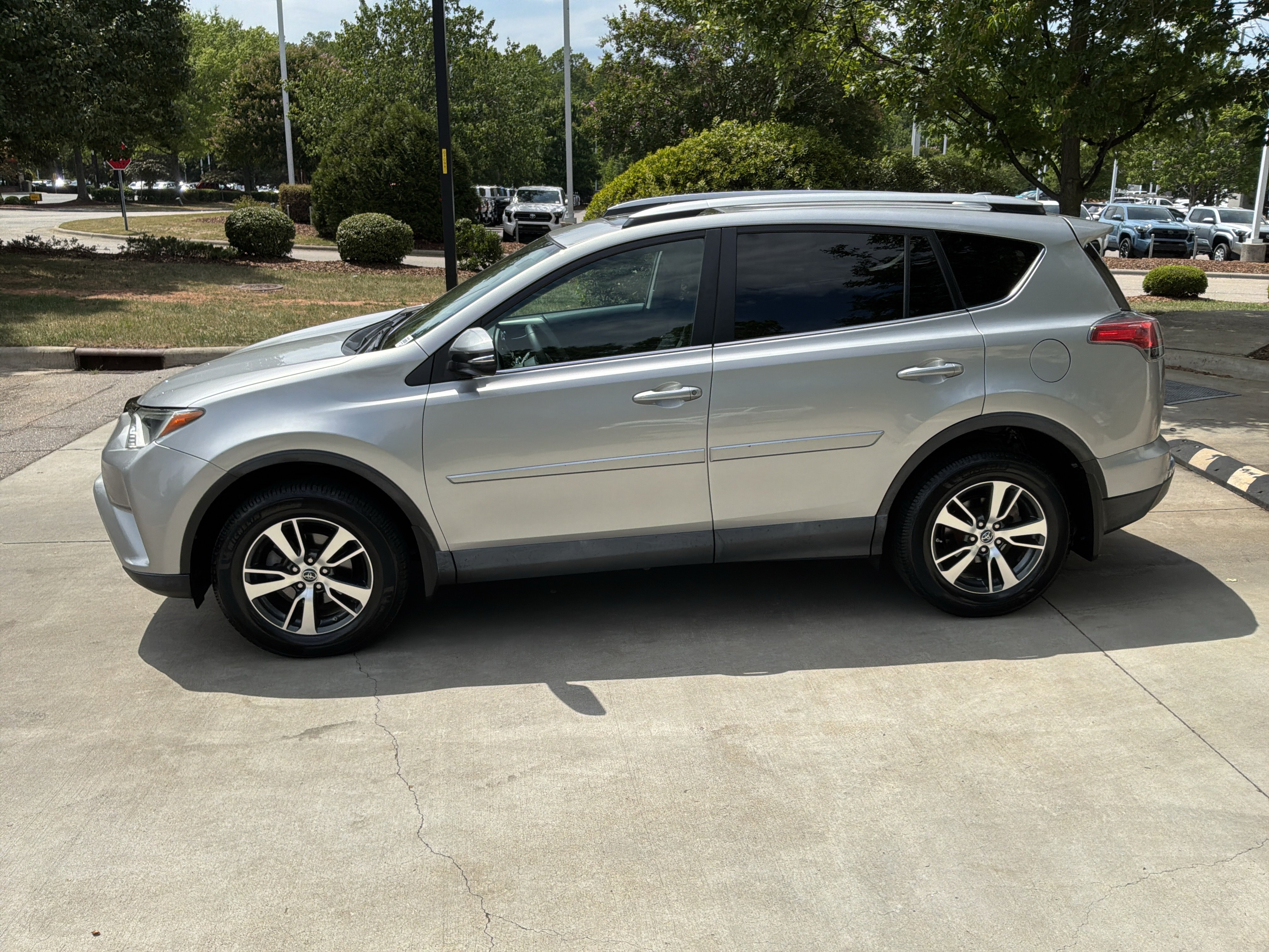Used 2016 Toyota RAV4 XLE AWD/4WD image 7