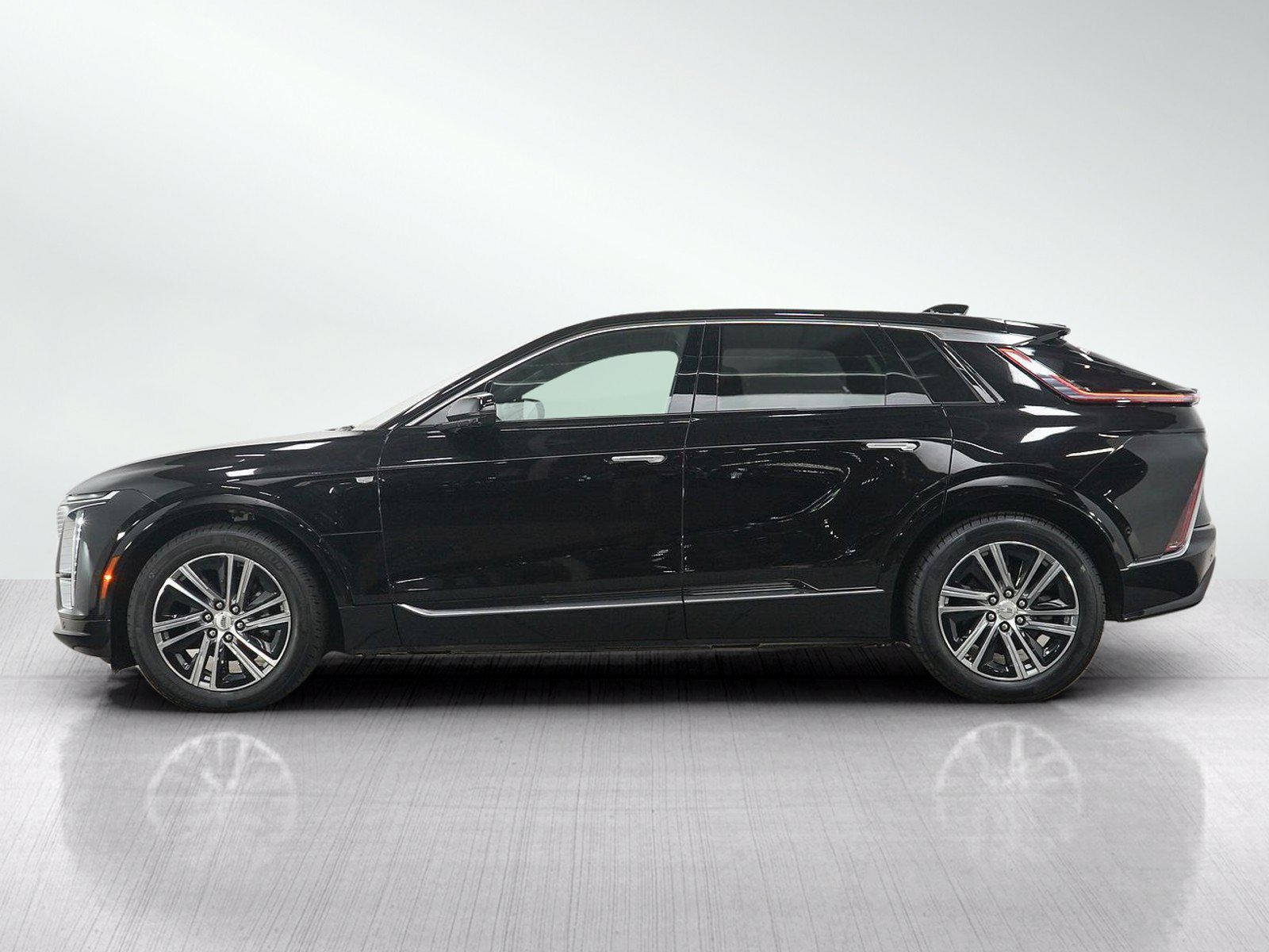 Used 2025 Cadillac Lyriq Luxury w/ LPO, Floor Liner Package AWD/4WD image 2