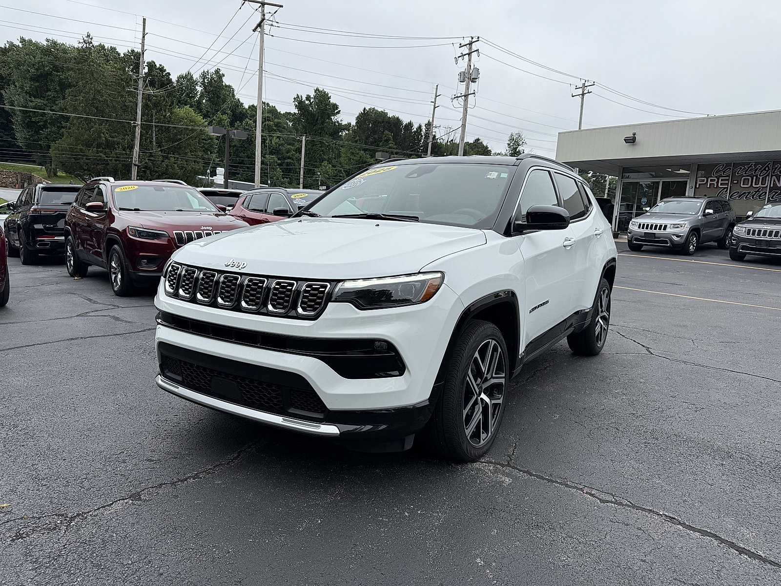 Used 2025 Jeep Compass Limited w/ Elite Group AWD/4WD image 3
