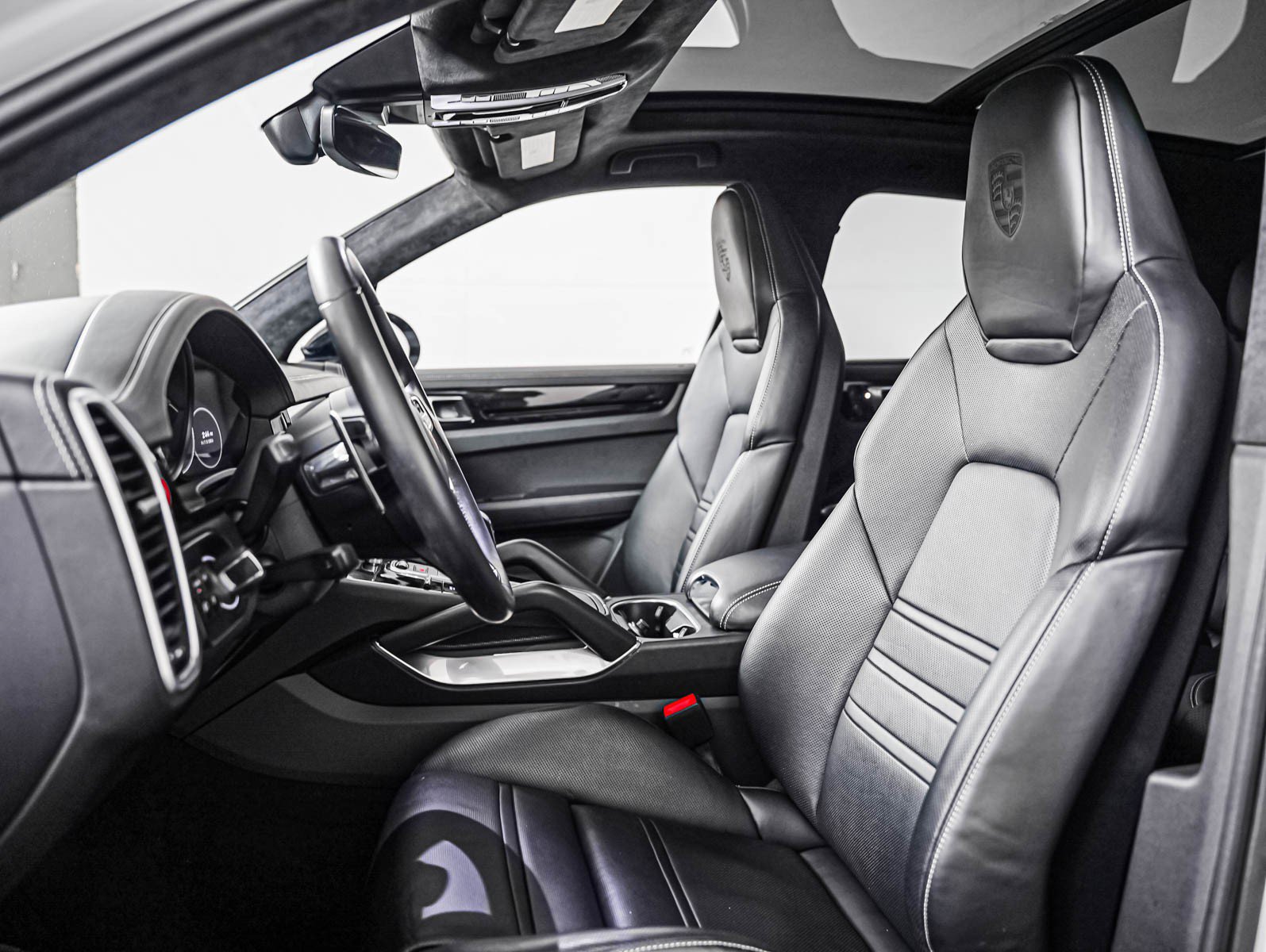 Certified 2023 Porsche Cayenne Turbo AWD/4WD image 5