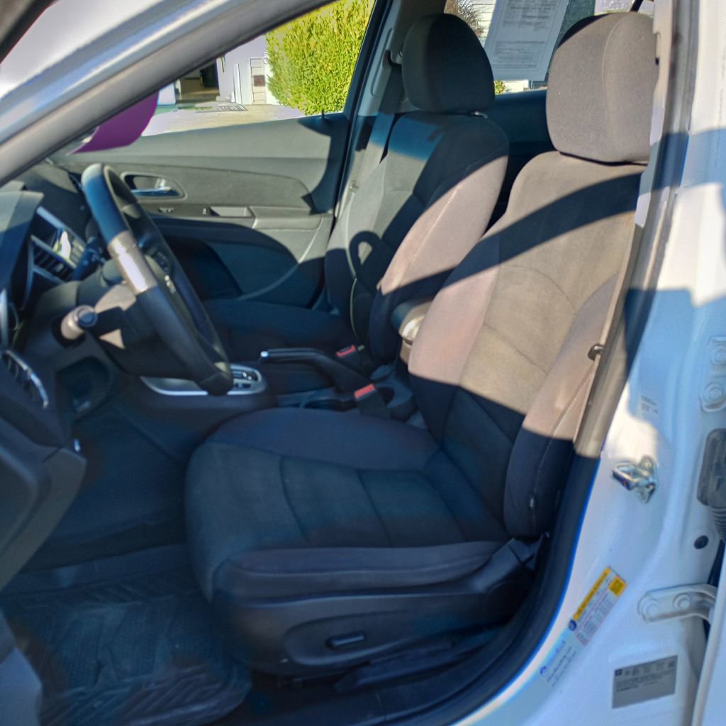 Used 2016 Chevrolet Cruze LT image 15