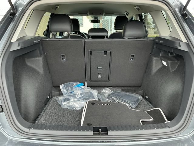 New 2026 Volkswagen Taos SE FWD image 16
