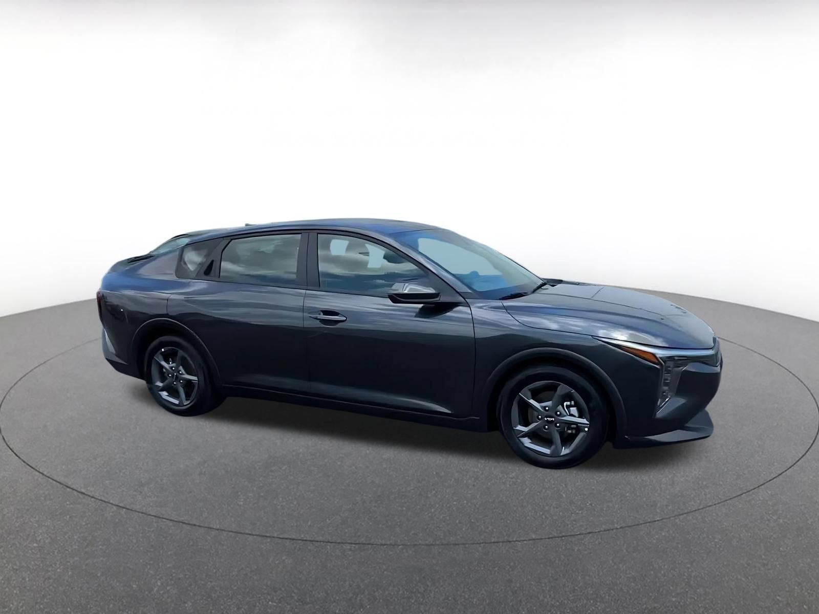 Used 2025 Kia K4 FWD image 2