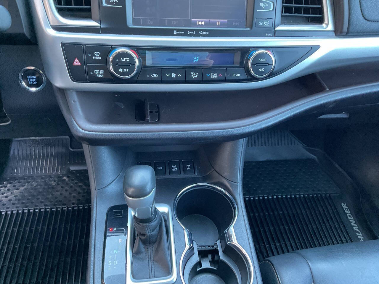 Used 2019 Toyota Highlander XLE AWD/4WD image 23