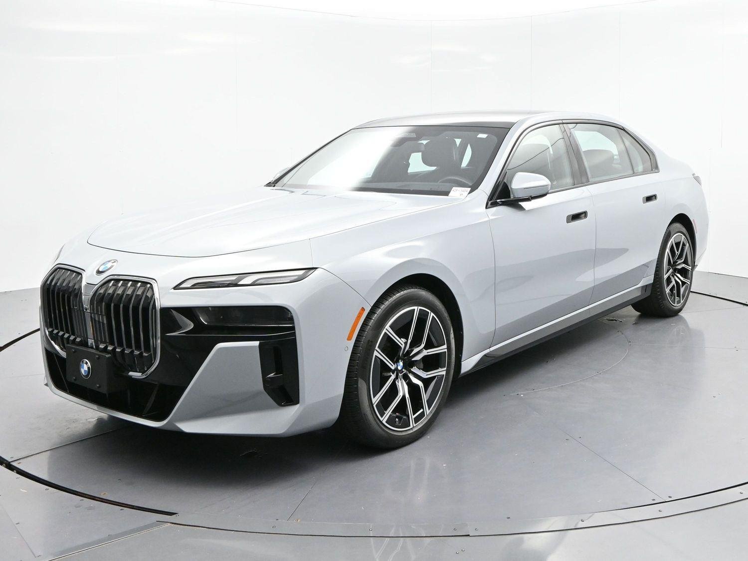 Used 2024 BMW 740i xDrive w/ Premium Package AWD/4WD image 3