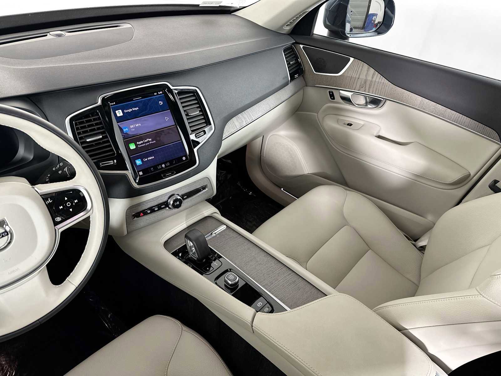 Used 2025 Volvo XC90 B6 Plus w/ Protection Package Premier image 22