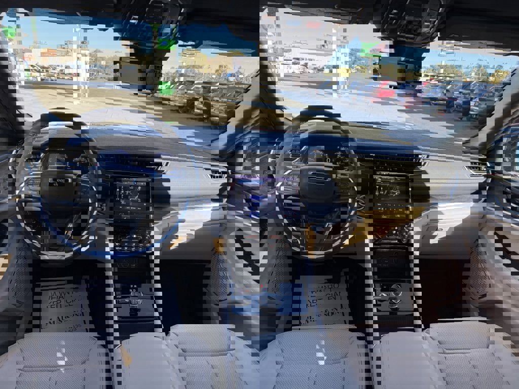 Used 2025 Jeep Grand Cherokee L Limited w/ Luxury Tech Group II image 19