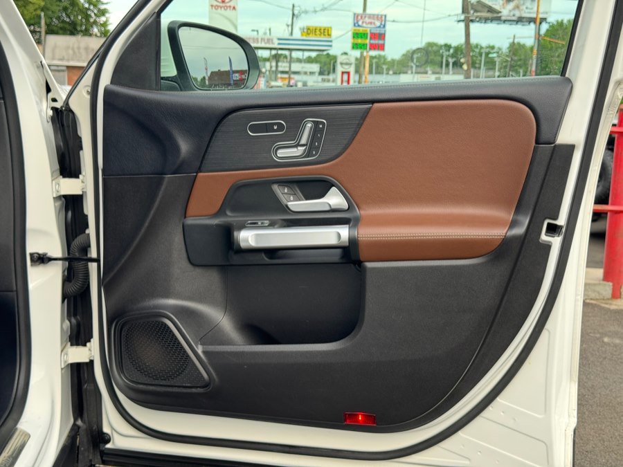 Used 2020 Mercedes-Benz GLB 250 4MATIC image 38