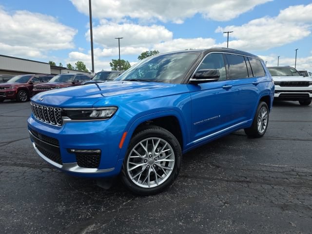 Used 2023 Jeep Grand Cherokee L Summit w/ Advanced Protech Group IV AWD/4WD image 2