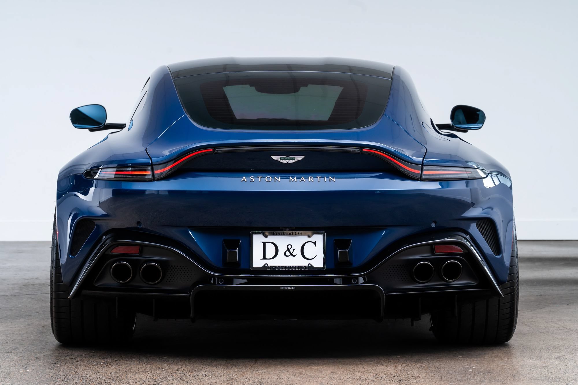 Used 2025 Aston Martin V8 Vantage Coupe RWD image 7
